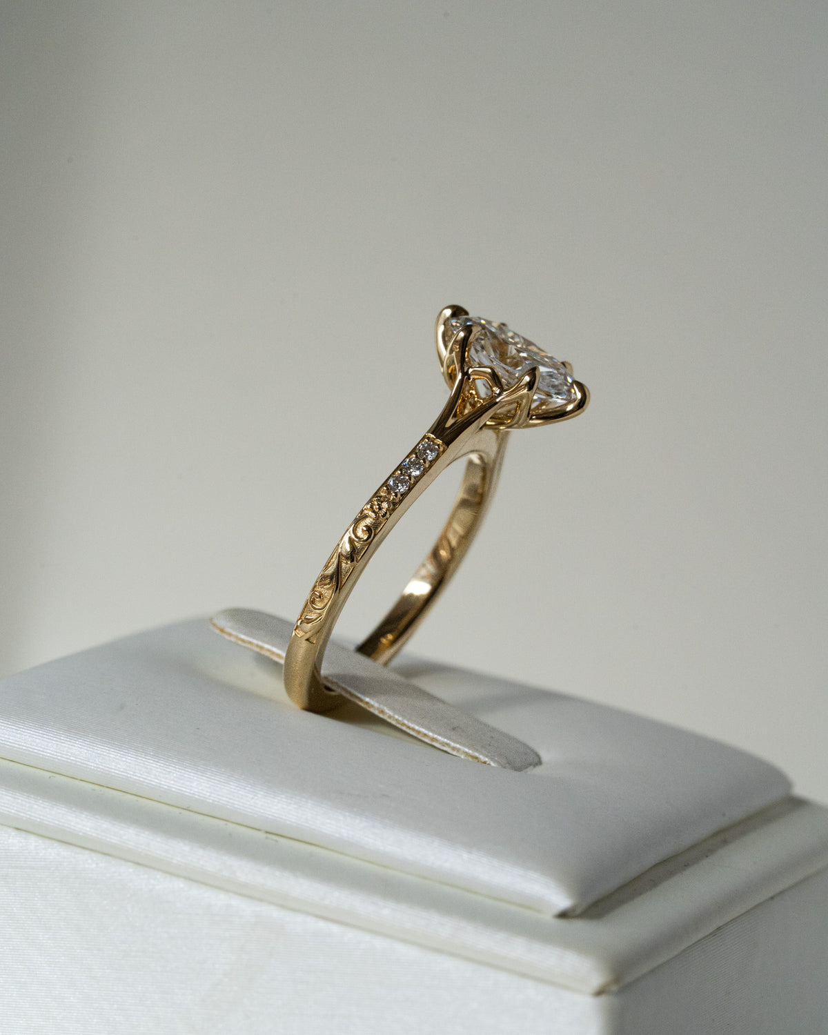 Oval diamond with vintage accent band